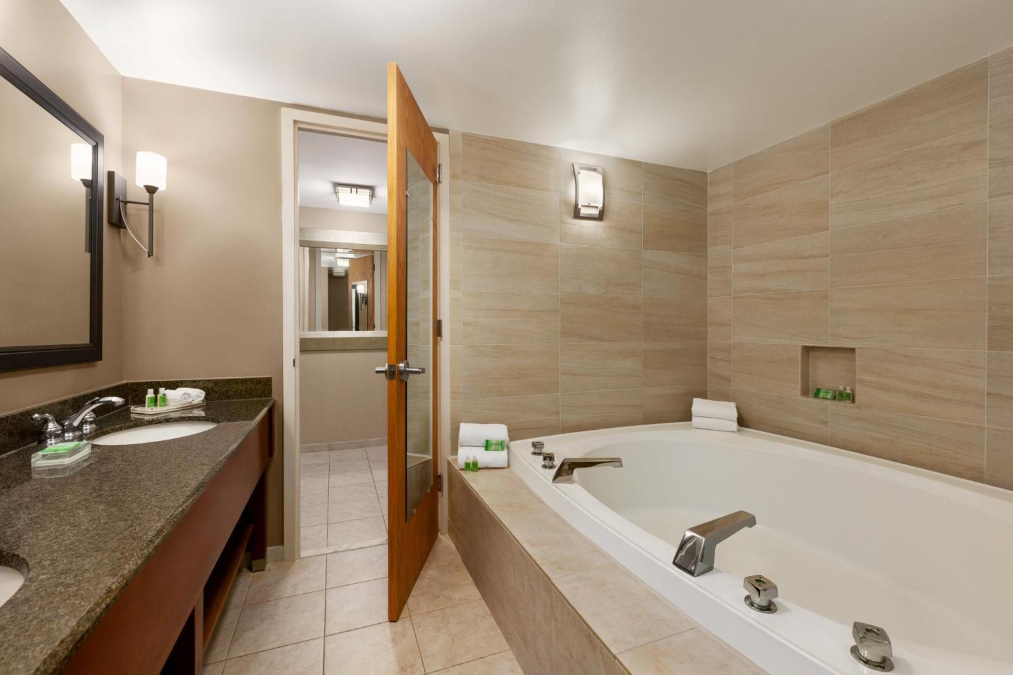 Holiday Inn Washington-Dulles International Airport By Ihg Sterling Exterior foto